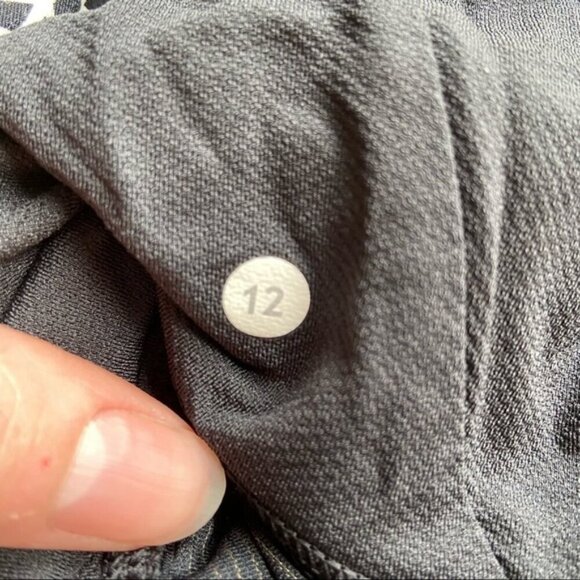 Lululemon Hustle & Bustle TankBlack / Pretty Palm Black Angel Wing size 12 - Picture 11 of 11